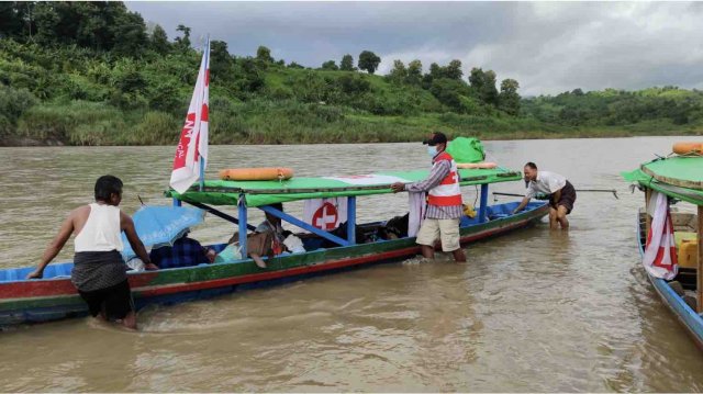 A mobile medical team from Medical Action Myanmar, conducting active screening for TB in remote communities